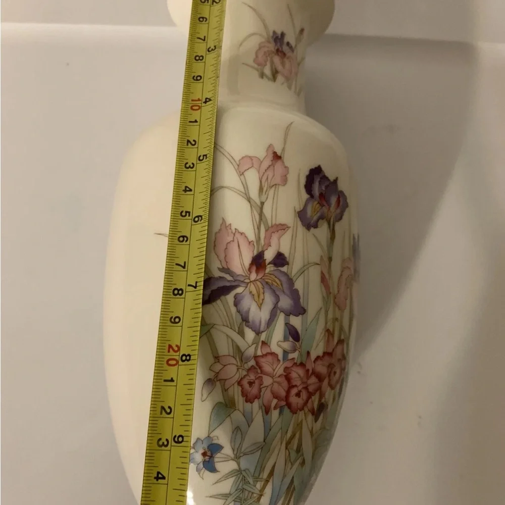 Floral Ceramic Vase with‎ Purple and Pink Accents Orchid Japan